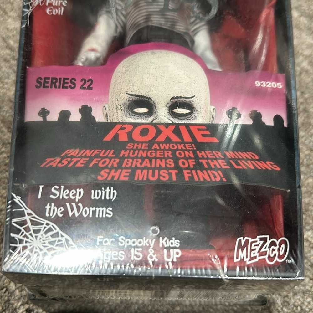 Living Dead Dolls Roxie Collectable - Picture 3 of 7